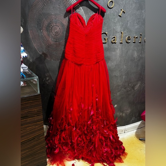 NWOT Jovani Vibrant Red feather strapless Prom/ quinceanera Dress Size 8 - Picture 6 of 6